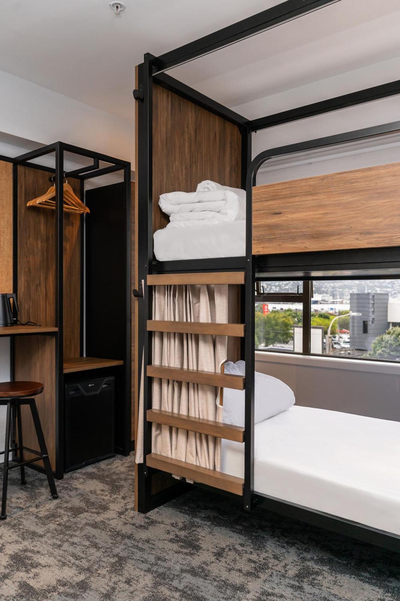 Haka House Wellington Pansiyon Dış mekan fotoğraf A bunk bed in a hotel room