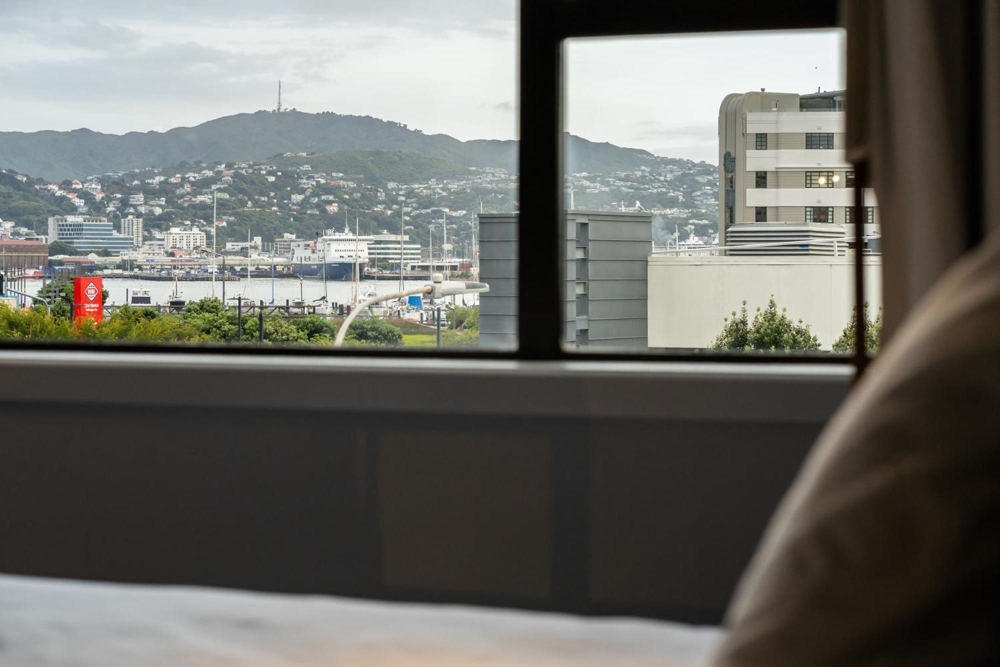Haka House Wellington Pansiyon Dış mekan fotoğraf View from a room at the hotel