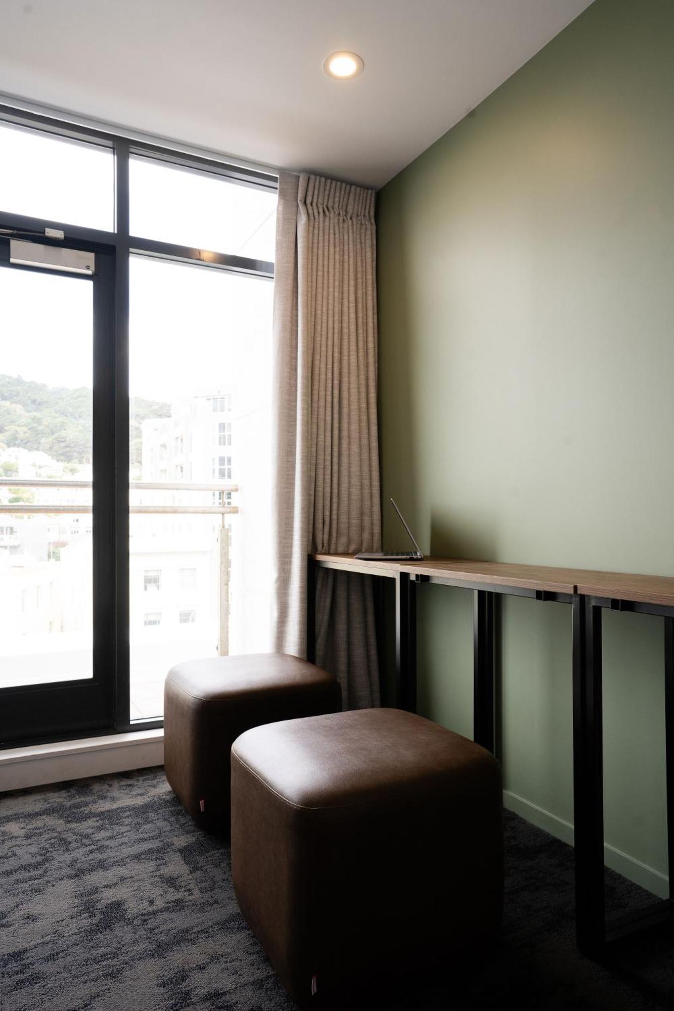 Haka House Wellington Pansiyon Dış mekan fotoğraf A room at the hotel