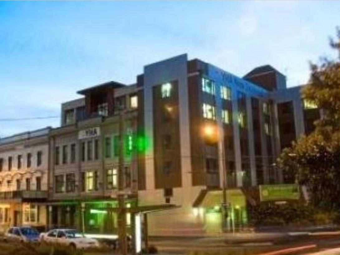 Haka House Wellington Pansiyon Dış mekan fotoğraf The new apartment building at the corner of Lygon and Myers Streets