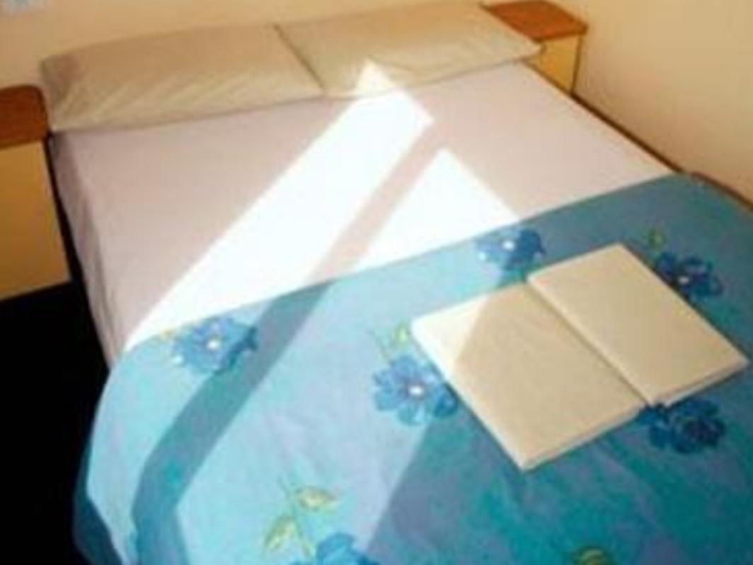 Haka House Wellington Pansiyon Dış mekan fotoğraf A bed with a duvet